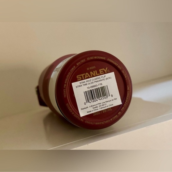 🎉LAST PIECE🎉Stanley 30 Oz. IceFlow Flip Straw Tumbler Glided Pomegranate - Picture 9 of 9